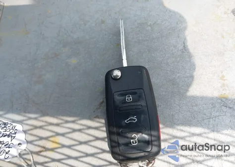 2014 Volkswagen Jetta 2.0L S z USA, uszkodzony, nr VIN 3VW2K7AJ1EM334297